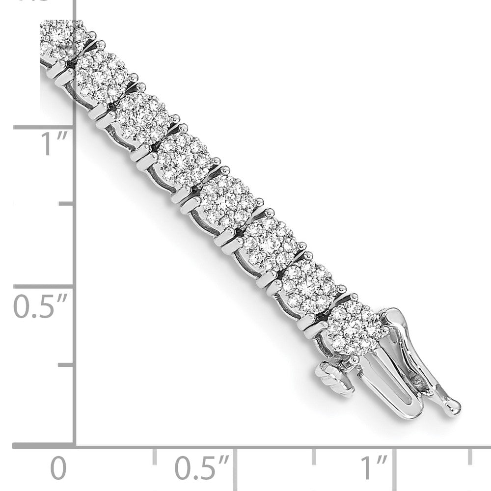 High-Quality 14K White Gold Diamond Cluster Bracelet - Stylish Luxury Accessory