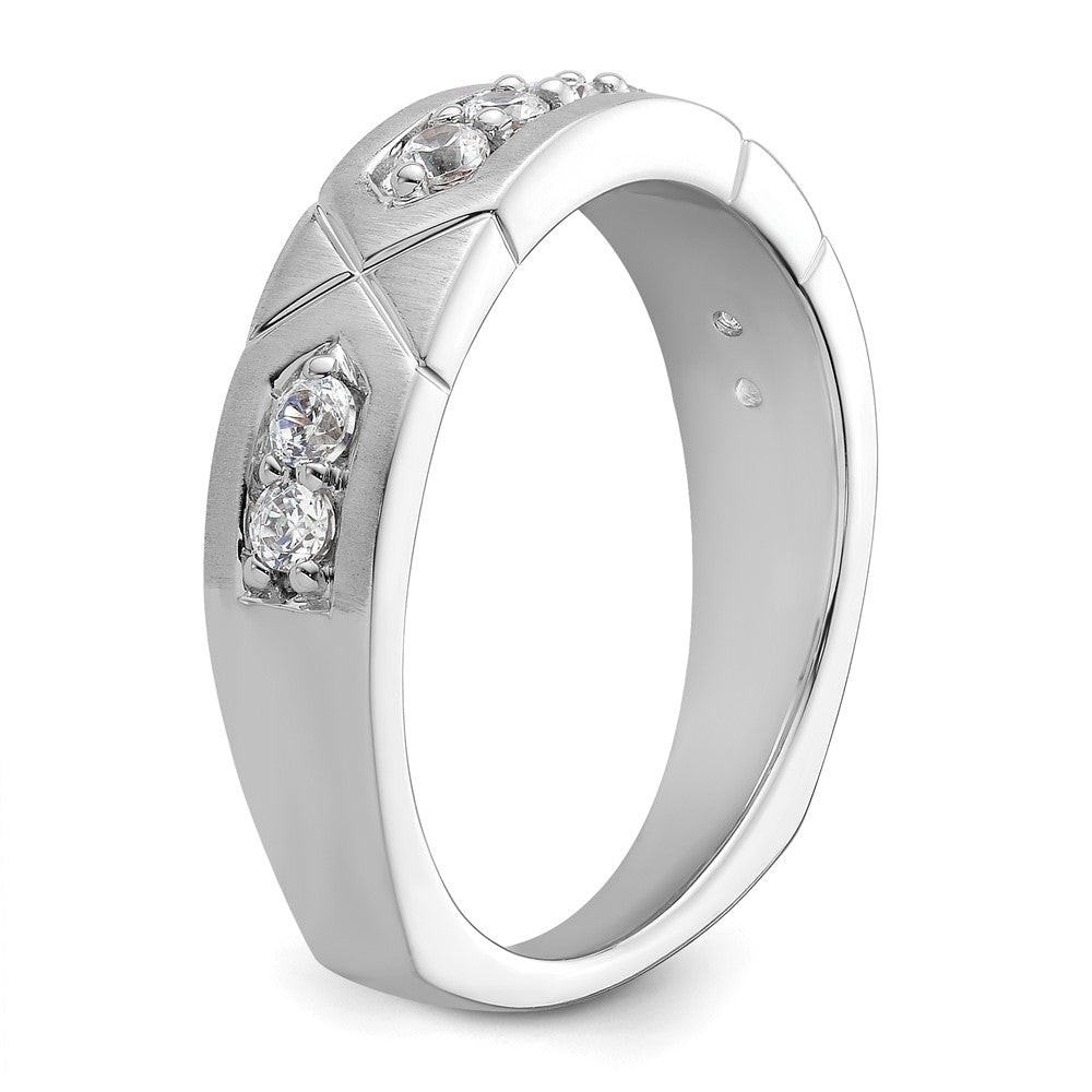 High-Quality 14K White Gold Grooved Diamond Men's Wedding Ring - Stylish Value