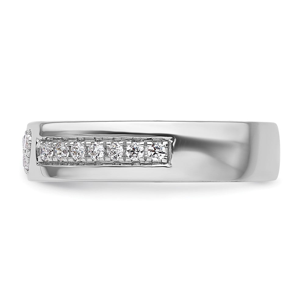 High-Quality 14K White Gold Women's Heart-Shaped Diamond Wedding Band - Stylish Value