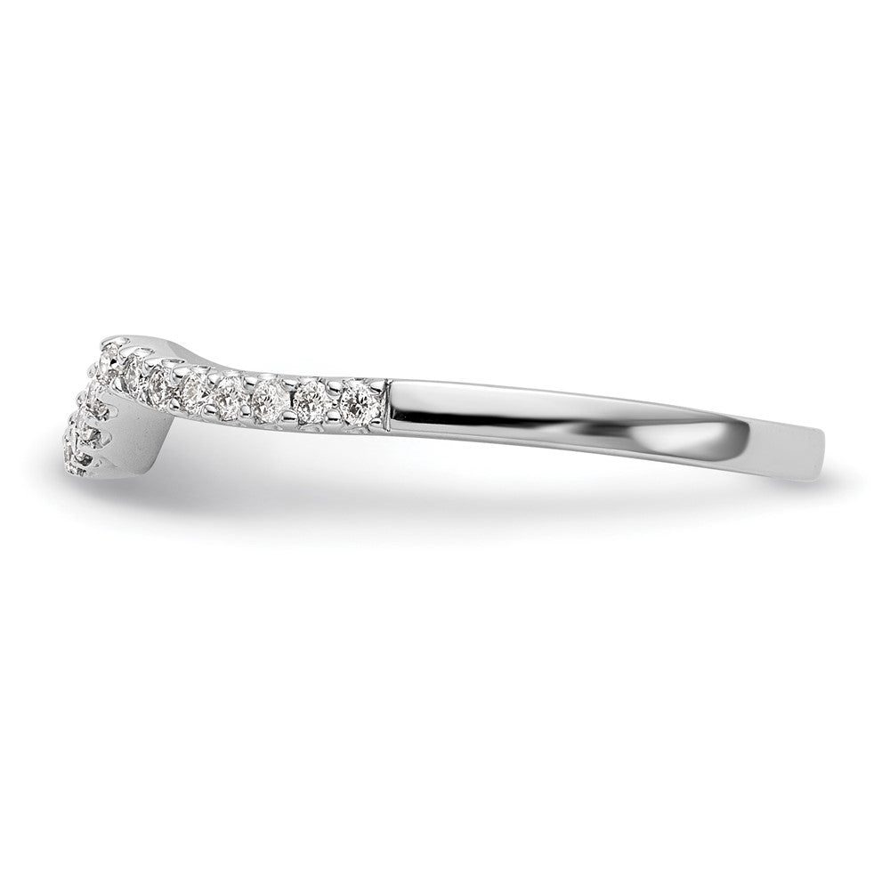 High-Quality 14K White Gold Wedding Band with 1/6 Carat Diamonds - Stylish Value