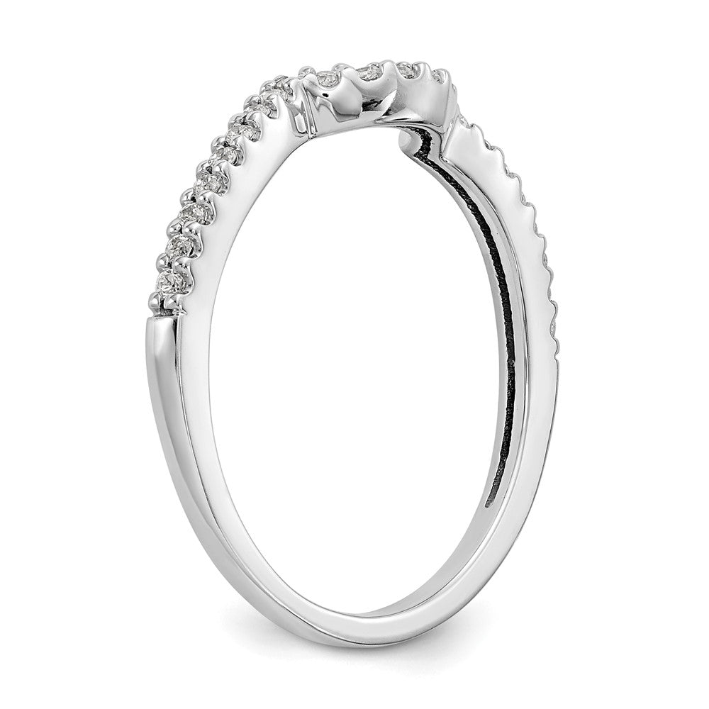 High-Quality 14K White Gold Wedding Band with 1/6 Carat Diamonds - Stylish Value